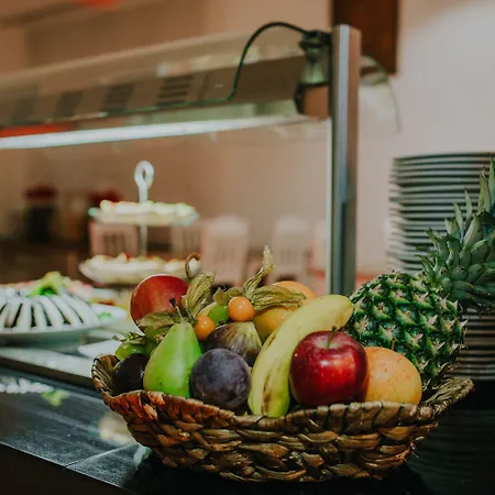 سفيلتوس لارنكا